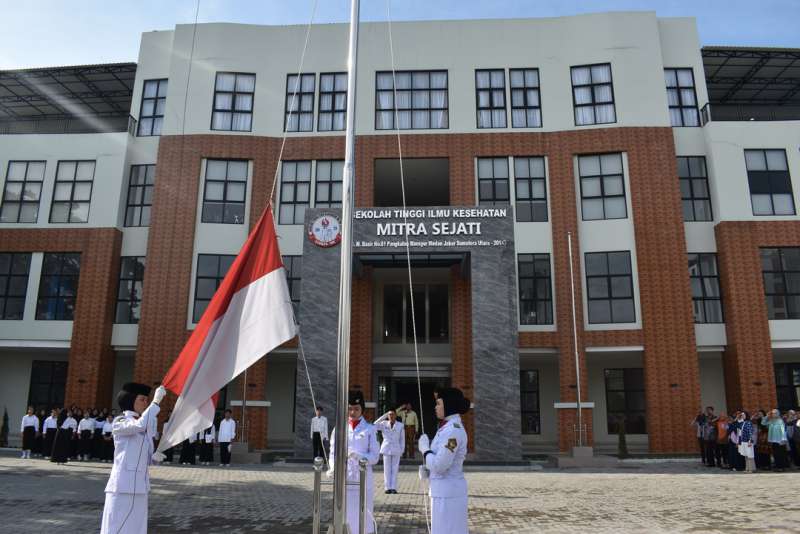 STIKes Mitra Sejati Gelar Upacara Peringatan Hari Sumpah Pemuda di Lapangan Kampus